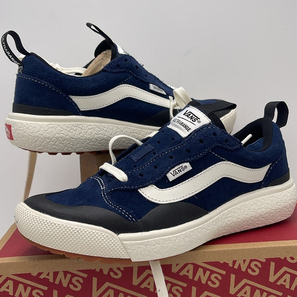 Vans WMNS Blue White Sneakers Ultrarange Exo
Suede Dress Blues/Black
VN0A4UWMLKV - Picture 9 of 16